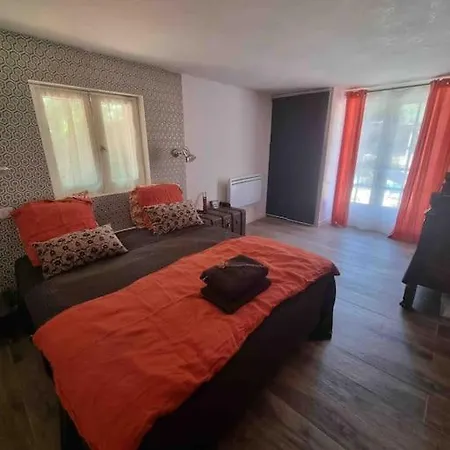 Rez De Chaussee Avec Piscine