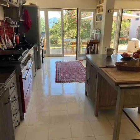 Rez De Chaussee Avec Piscine *