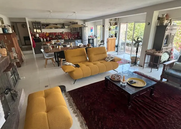 Apartman Rez De Chaussee Avec Piscine