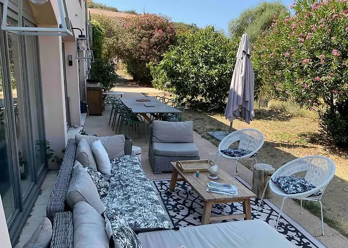 Rez De Chaussee Avec Piscine Apartmán